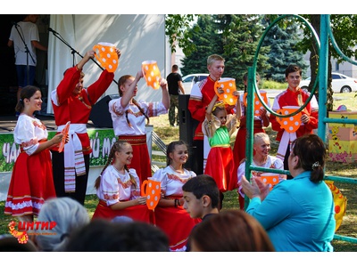 В селе Сырцево состоялось культурно\u002Dбрендовое мероприятие «Душистый чаёк, да свежий медок»