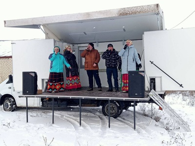 Артисты художественной самодеятельности Вознесеновского ЦКР выступили на сцене автоклуба в с.Новом Посёлке